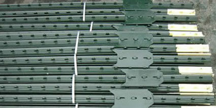 American Type Steel Rail Punched Posts for Plastic Netting Fixing